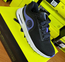 Load image into Gallery viewer, UK size 4 trainers