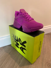 Load image into Gallery viewer, UK size 4 trainers