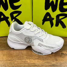 Load image into Gallery viewer, UK size 5 trainers