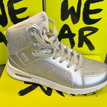 Load image into Gallery viewer, UK size 5 trainers