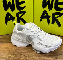 Load image into Gallery viewer, UK size 6 trainers