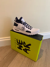 Load image into Gallery viewer, UK size 6 trainers