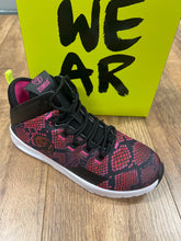Load image into Gallery viewer, UK size 4 trainers