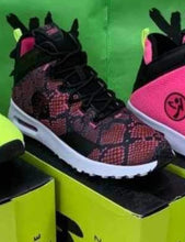 Load image into Gallery viewer, UK size 6 trainers