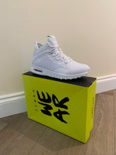Load image into Gallery viewer, UK size 6 trainers