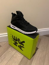 Load image into Gallery viewer, UK size 6 trainers