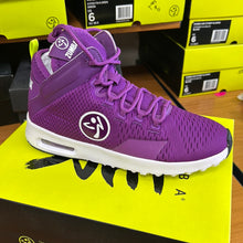 Load image into Gallery viewer, UK size 4 trainers