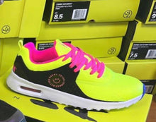 Load image into Gallery viewer, UK size 6 trainers
