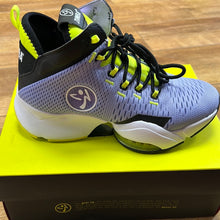 Load image into Gallery viewer, UK size 4 trainers