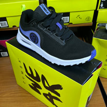 Load image into Gallery viewer, UK size 3.5 trainers