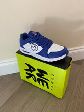 Load image into Gallery viewer, UK size 4.5 trainers
