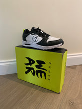 Load image into Gallery viewer, UK size 3.5 trainers
