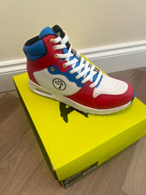 Load image into Gallery viewer, UK size 7 trainers
