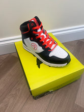 Load image into Gallery viewer, UK size 7 trainers
