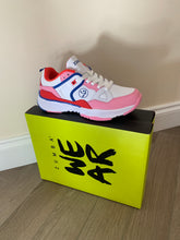 Load image into Gallery viewer, UK size 6 trainers
