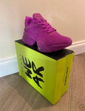Load image into Gallery viewer, UK size 7 trainers
