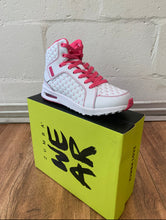 Load image into Gallery viewer, UK size 7.5 trainers
